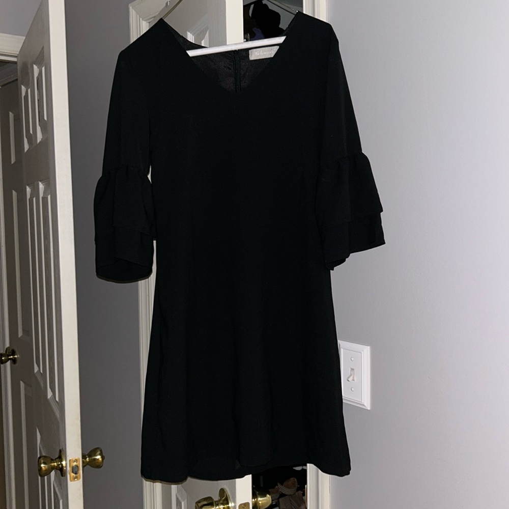 Could be cute could be elegant… your choice! This is a greatt little black dress